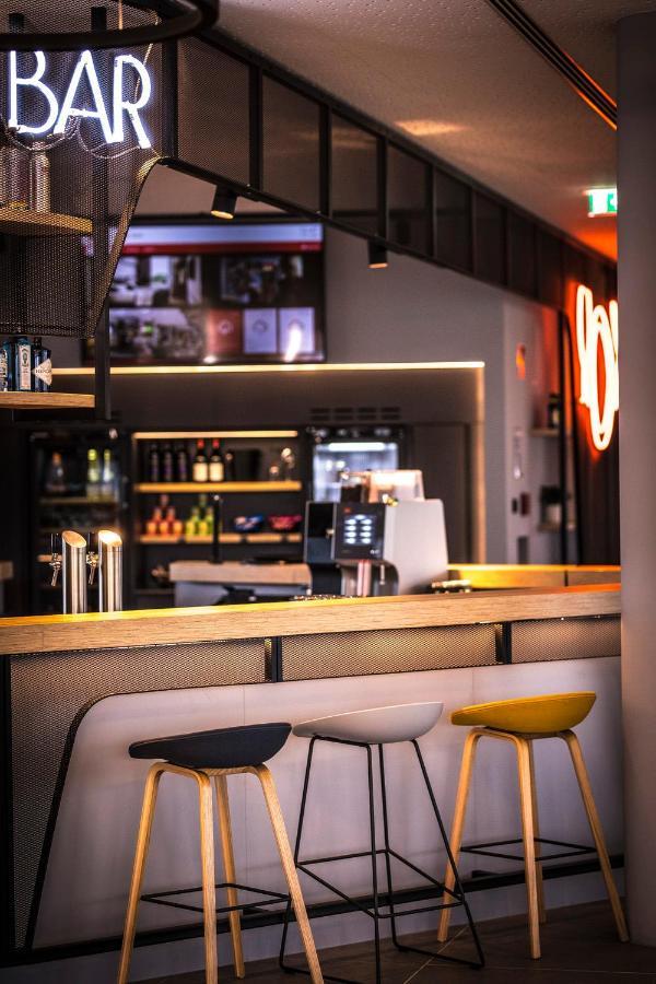 Отель Ibis Вельс Экстерьер фото